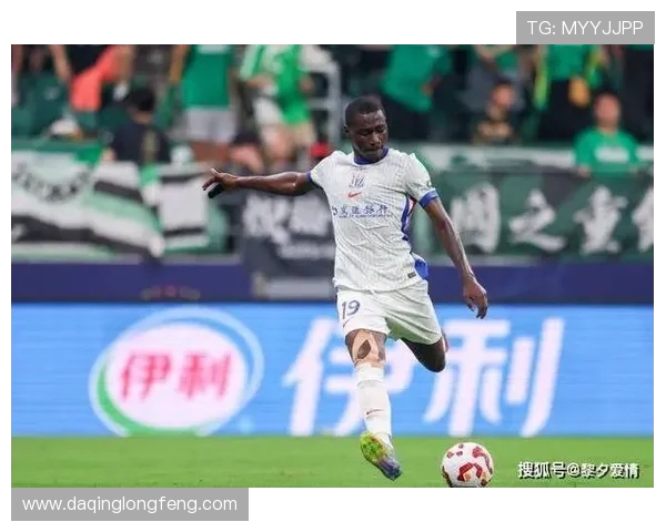 山东泰山鏖战上海海港巅峰对决再燃中超冠军悬念争锋绿茵之巅